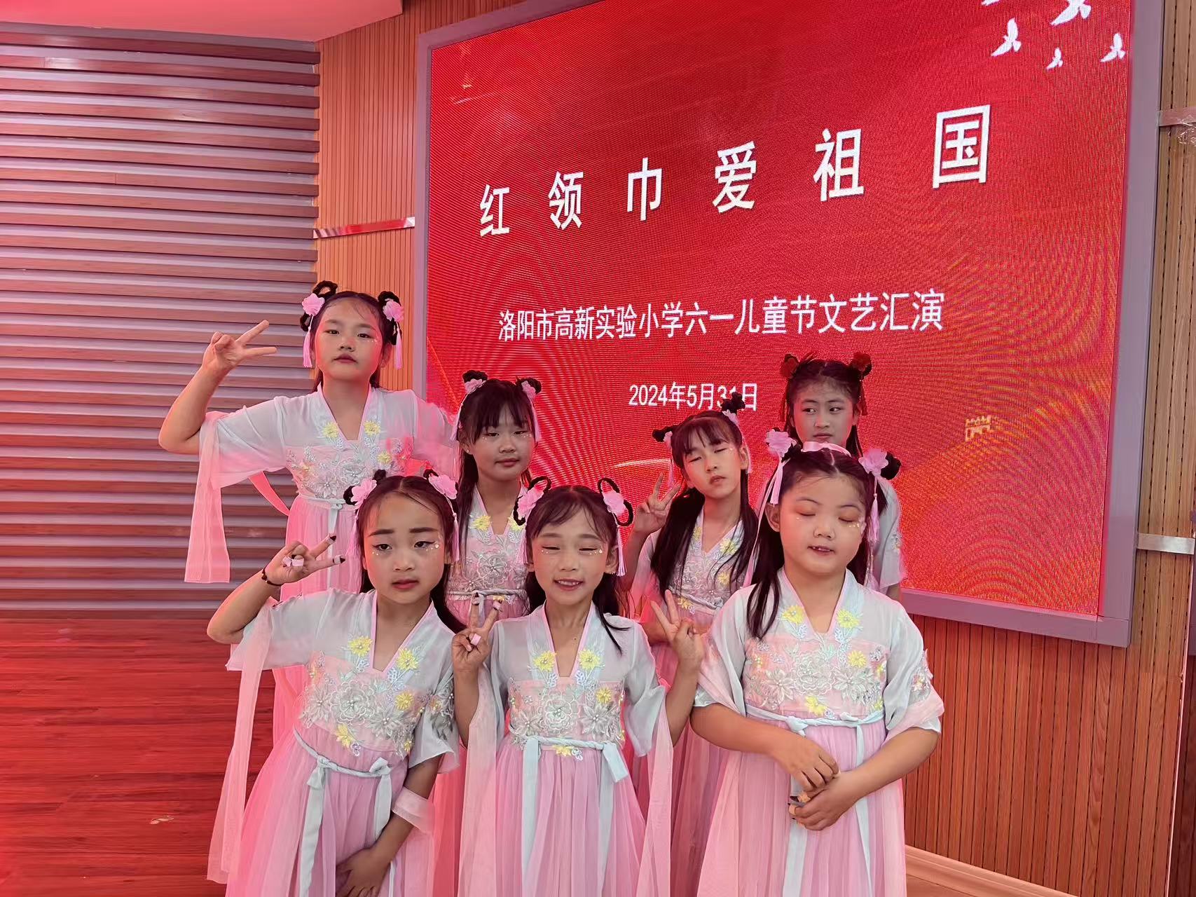 六一文艺汇演合影