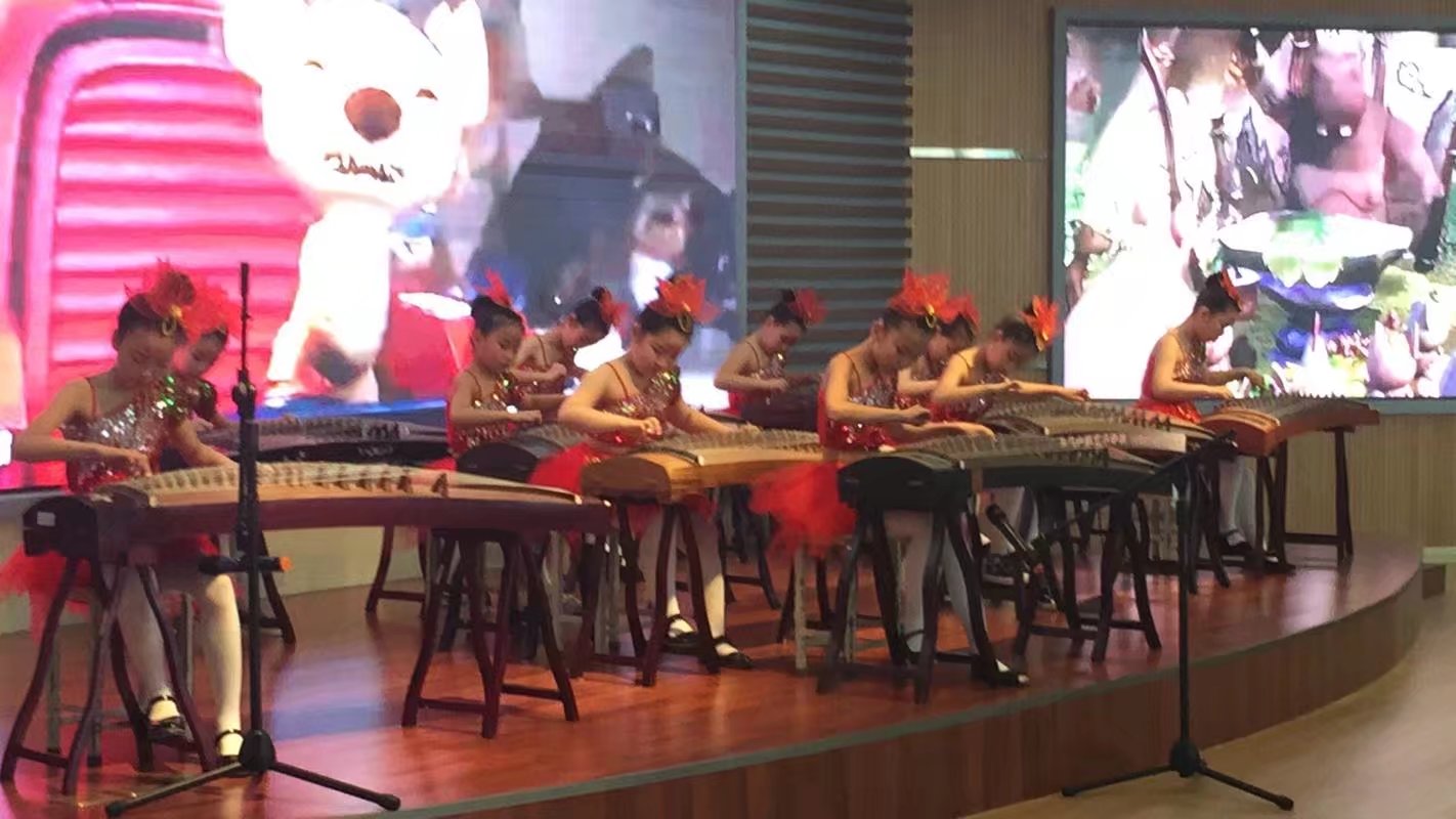 教育局演出·红银亮片舞台