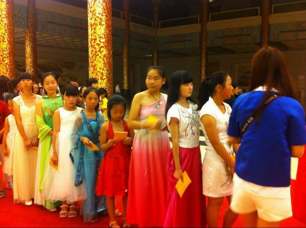 香港青少年藝術節·紅毯候場