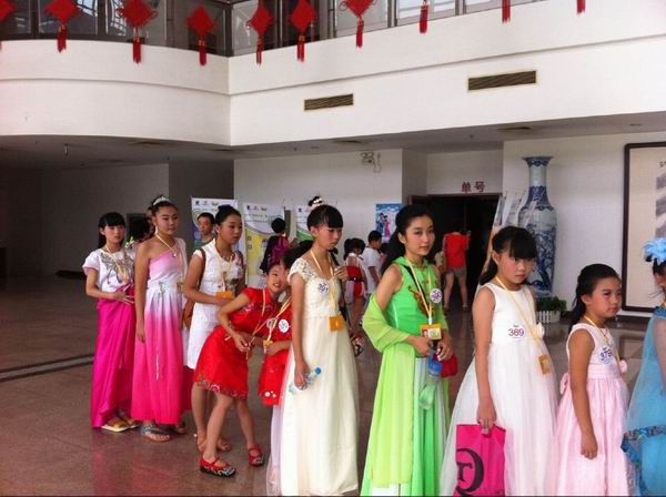 香港青少年藝術節·參賽選手列隊