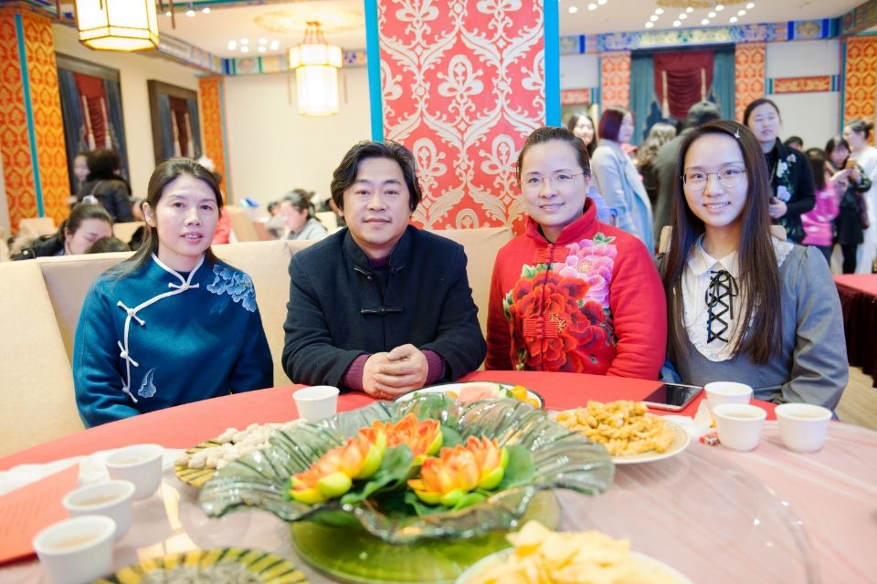 音乐会圆桌欢聚