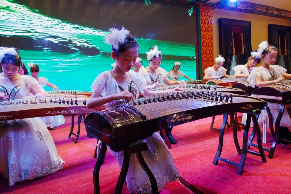少儿白衣古筝合奏