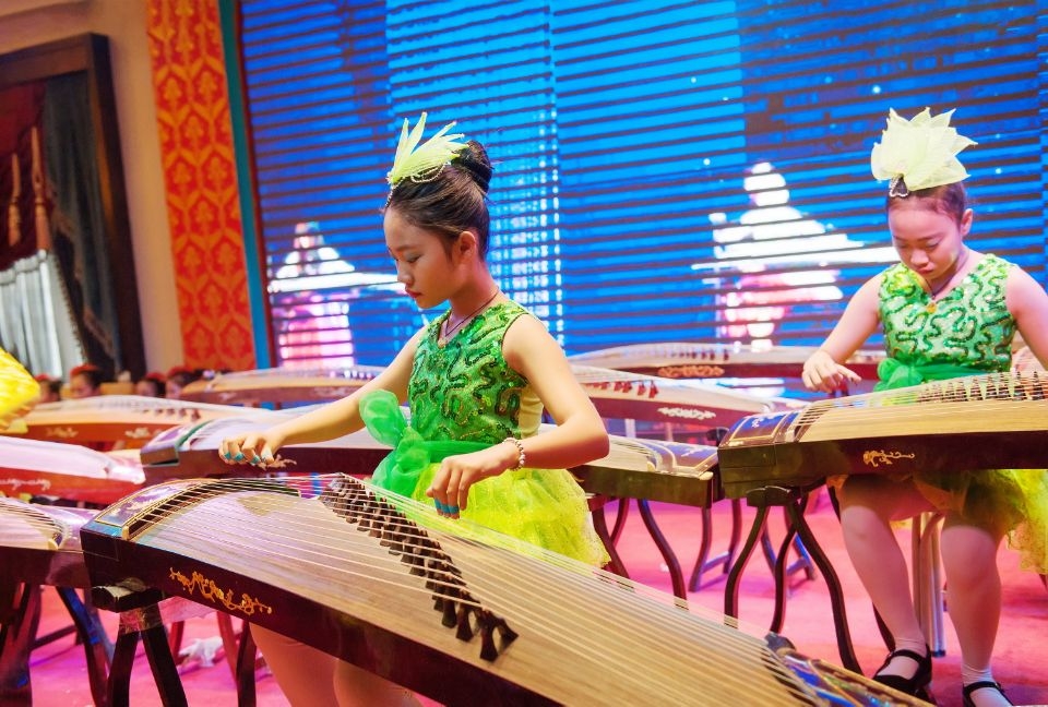 少儿绿装古筝合奏