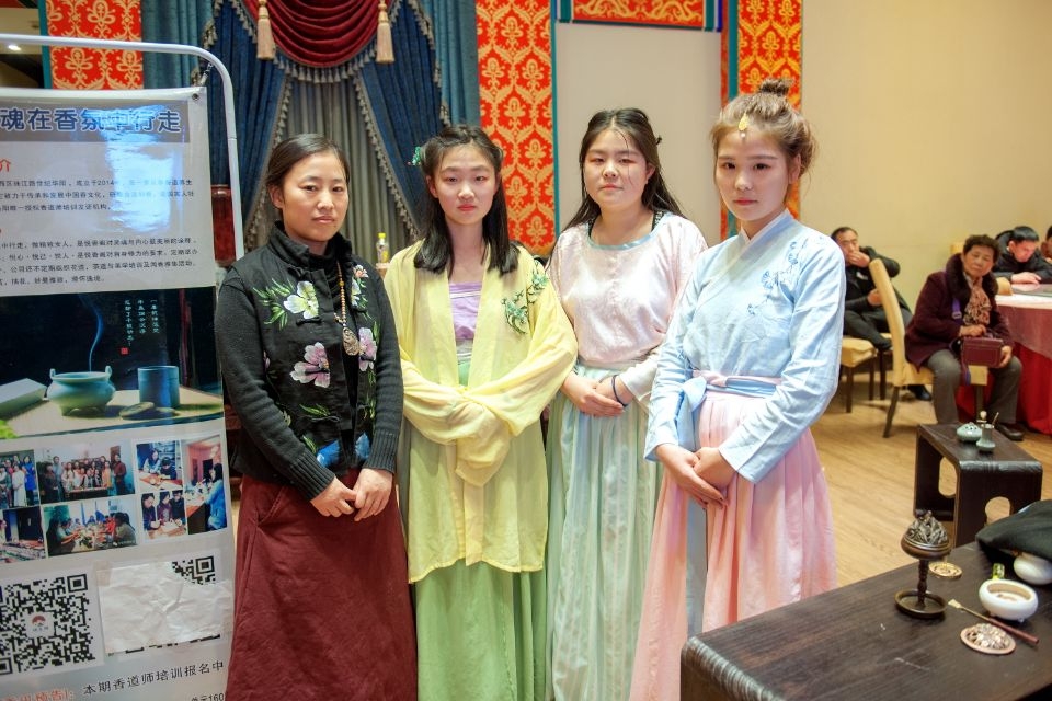 蓝衣红衣少儿古筝合奏