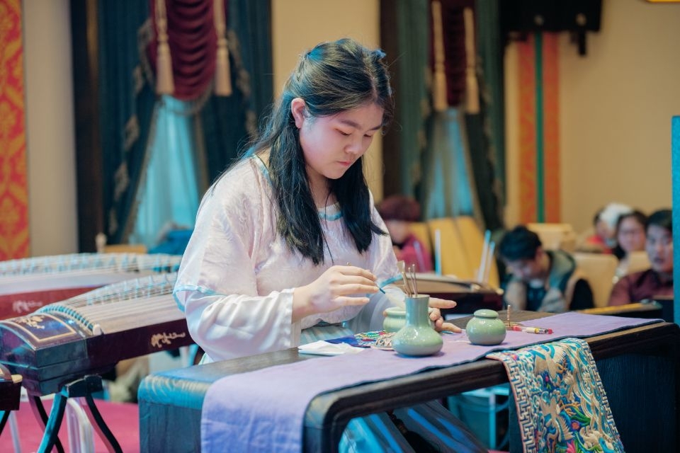 古琴演奏·蓝字书法大屏