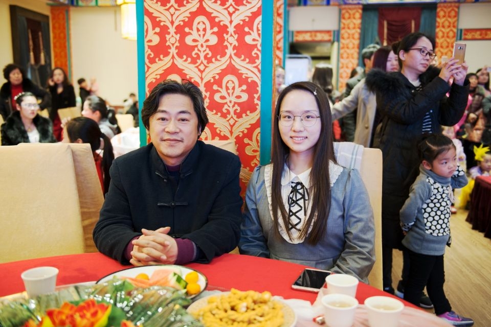 欢聚留影·红桌与宾客